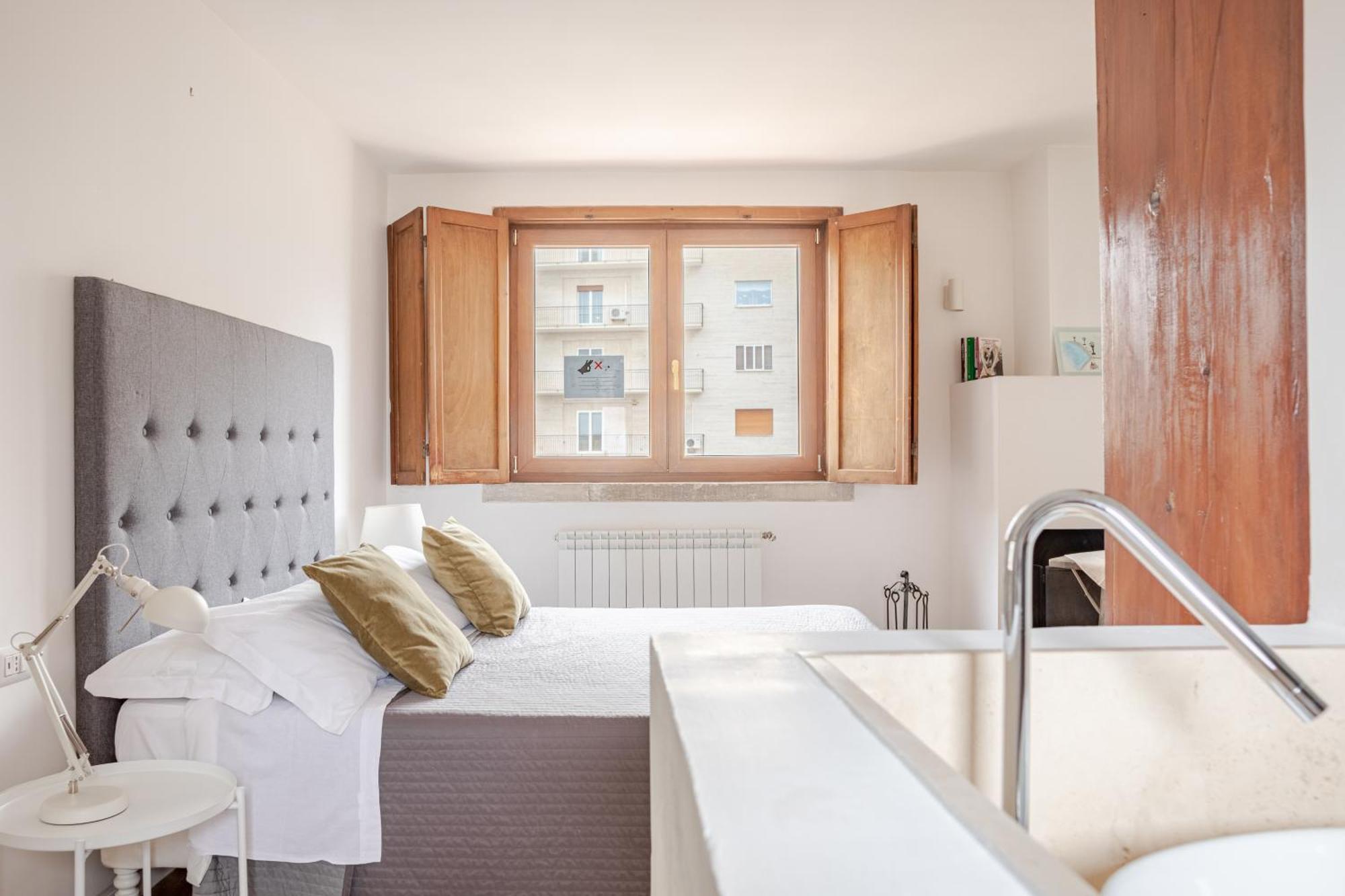 Bari Landlord 71 - Central Rooms ภายนอก รูปภาพ